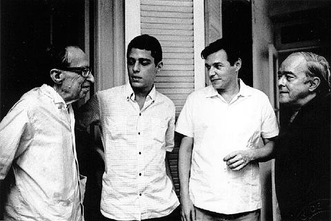Manuel Bandeira, Vinicius de Moraes, Tom Jobim e Chico Buarque de Holanda, Rio de Janeiro RJ | Enciclopédia Itaú Cultural